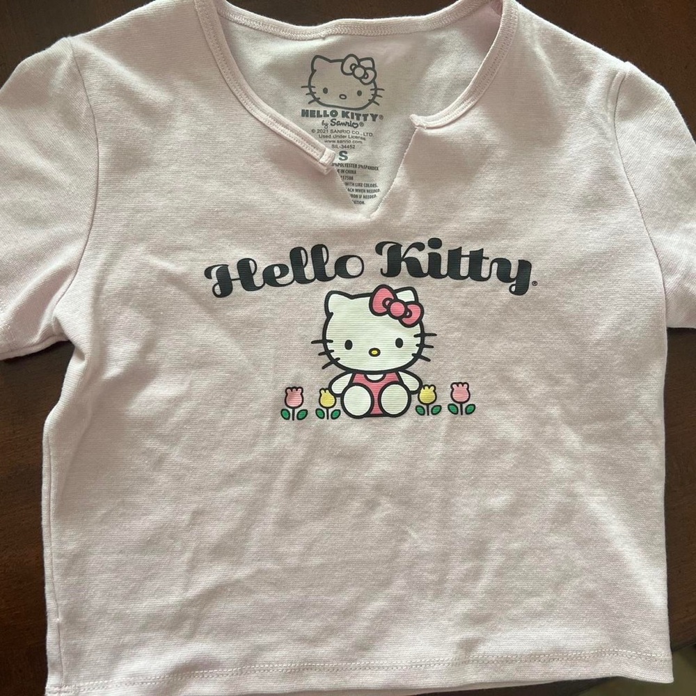 Vintage Sanrio Hello kitty baby tee. Size small, worn once!